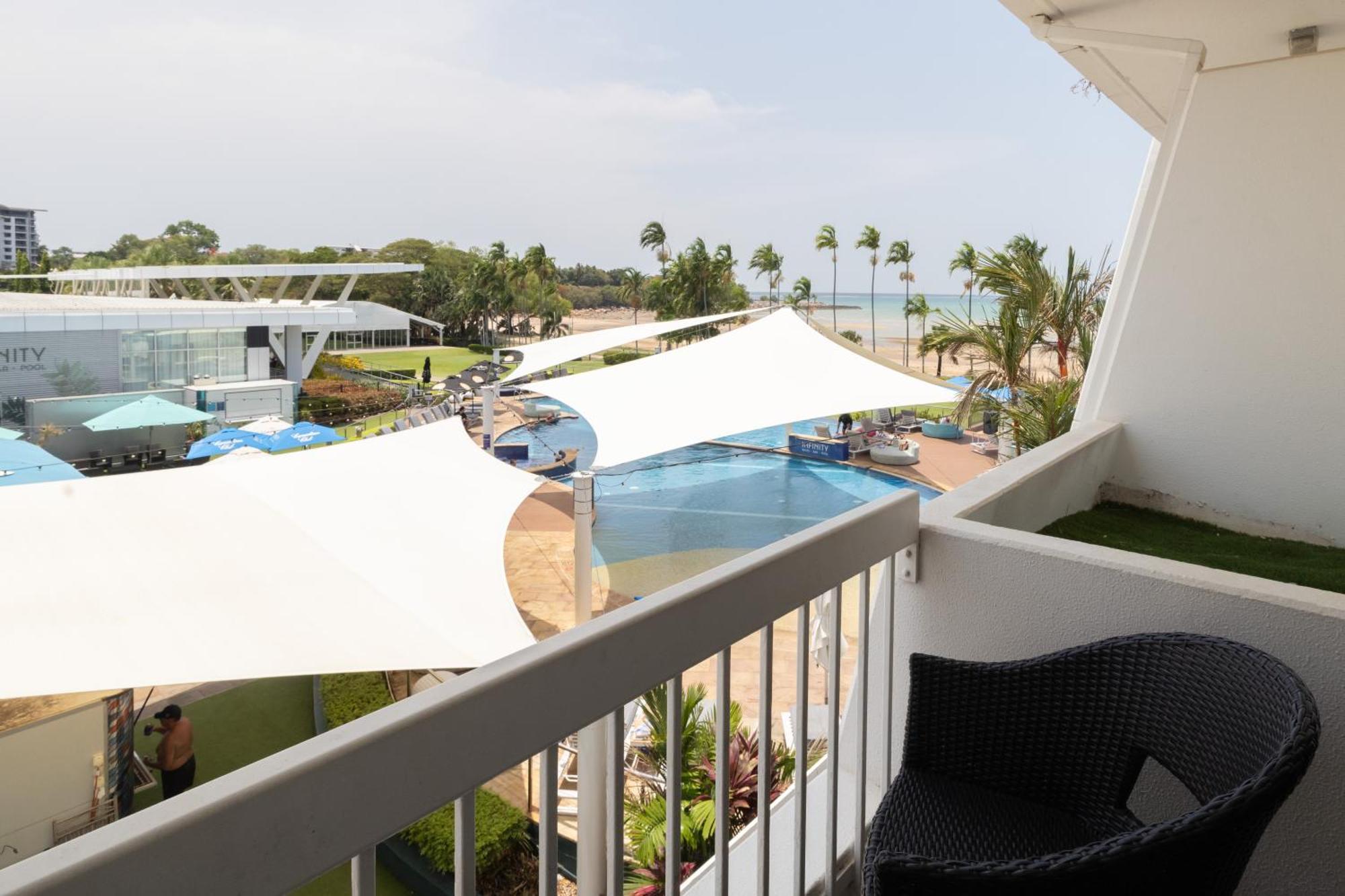 Mindil Beach Casino Resort Darwin Exterior foto View from a balcony