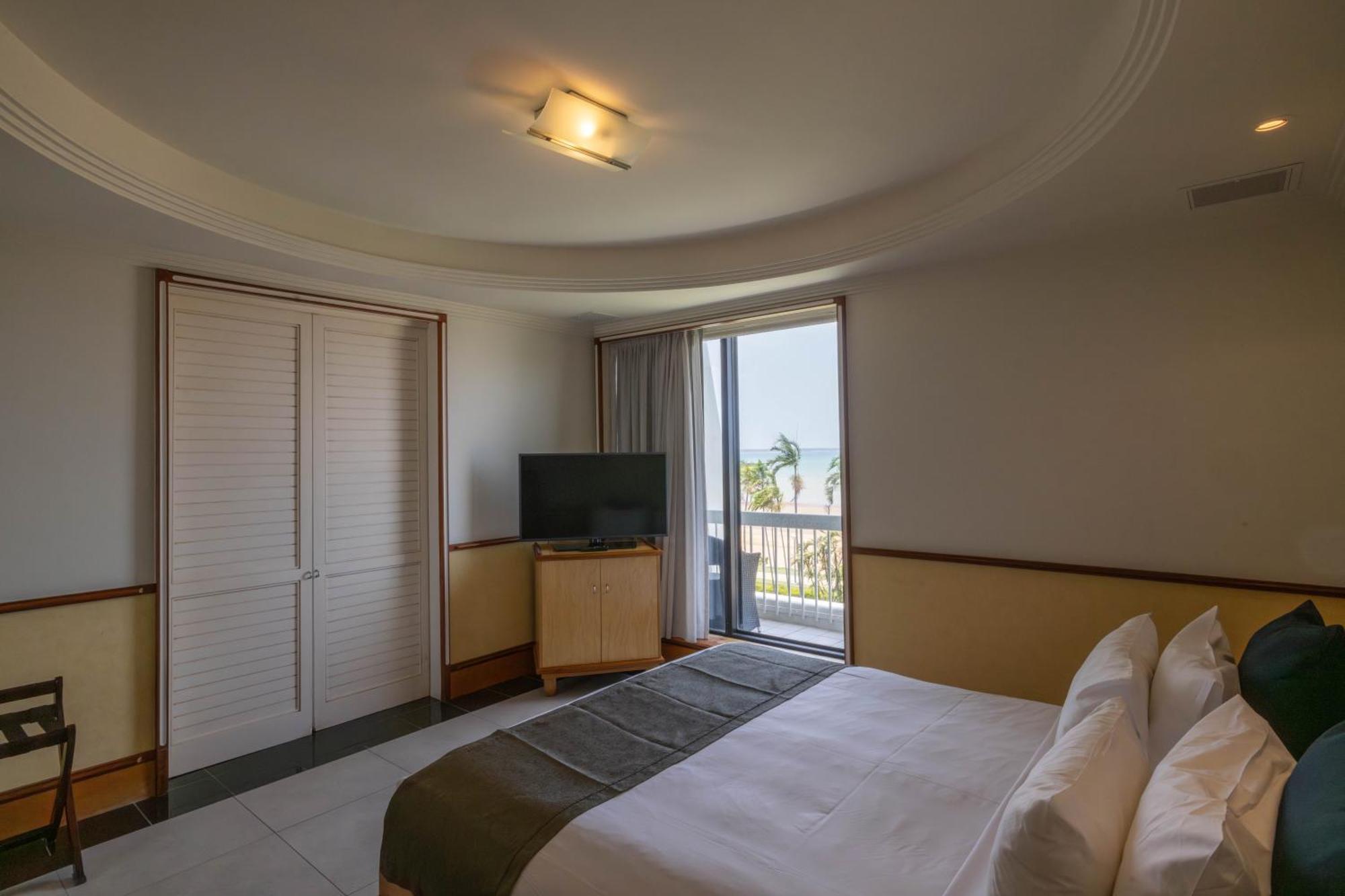 Mindil Beach Casino Resort Darwin Exterior foto A bedroom at the hotel