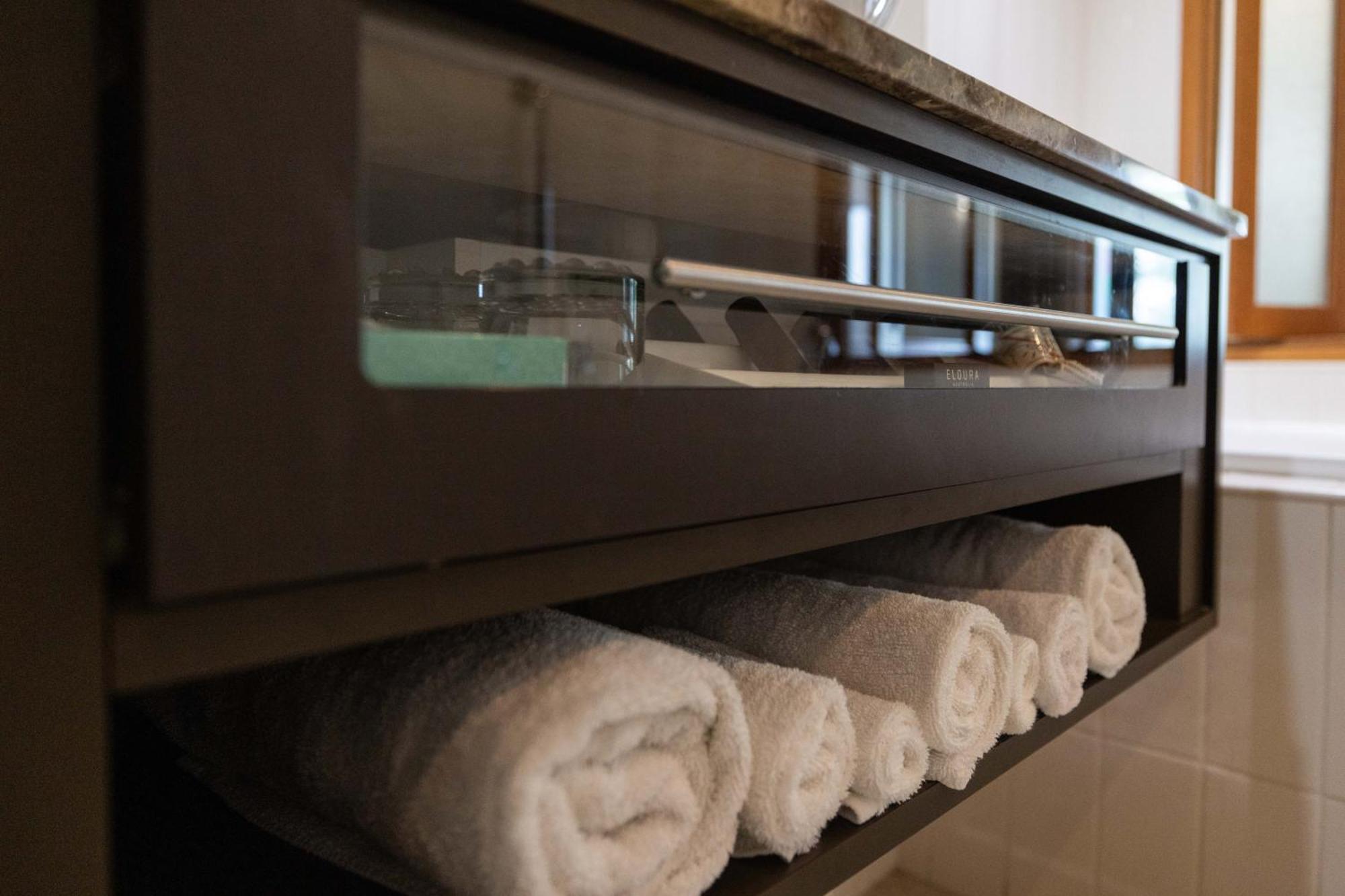 Mindil Beach Casino Resort Darwin Exterior foto A towel warmer
