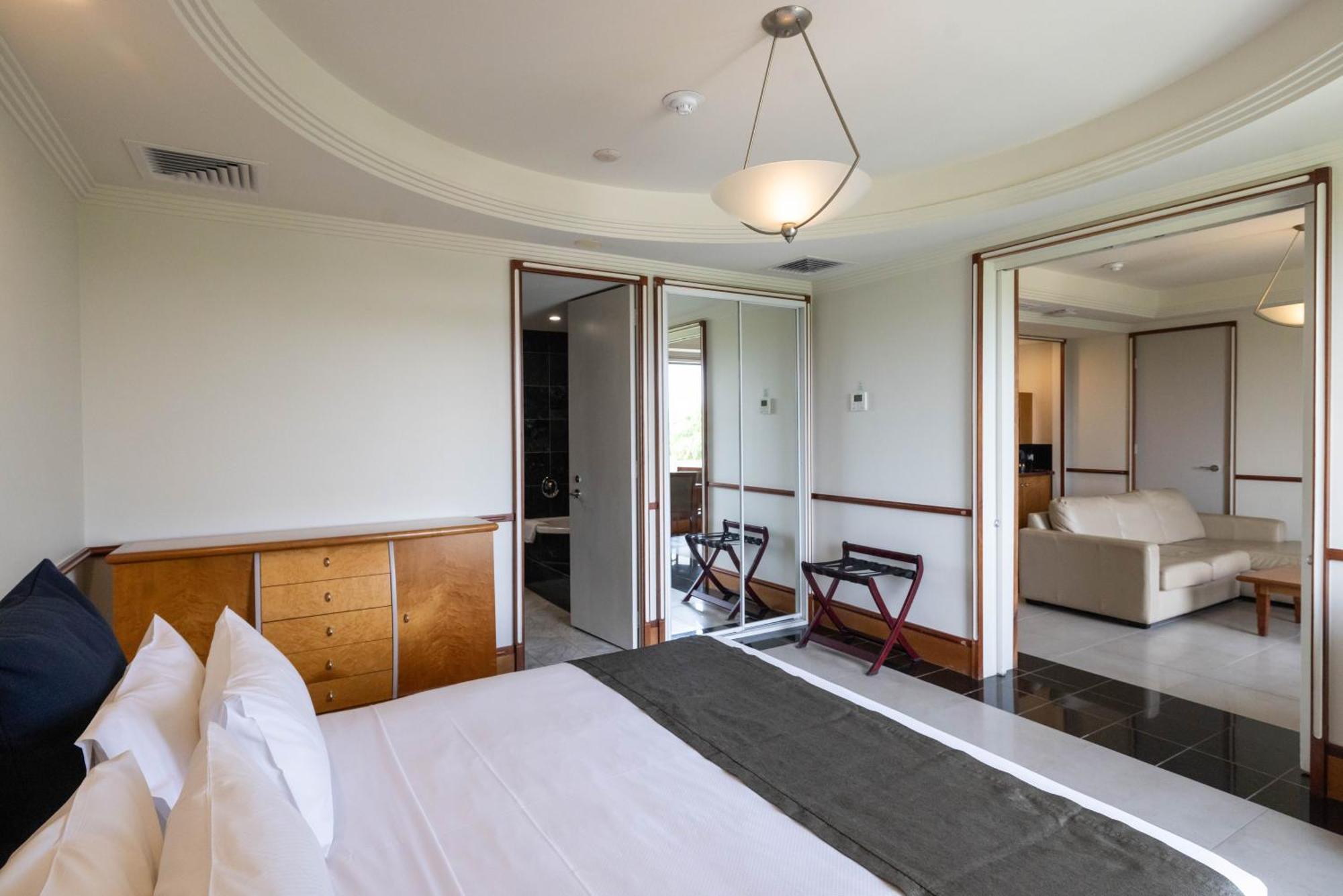 Mindil Beach Casino Resort Darwin Exterior foto A suite at the hotel